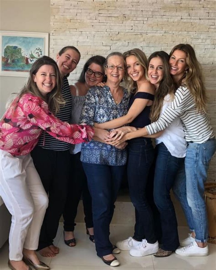 Patricia, Rafaela, Raquel, Gabriela and Graziela Bündchen