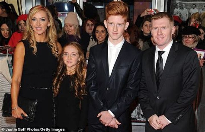 Paul Scholes Biography - Facts, Childhood, Family Life & Achievements