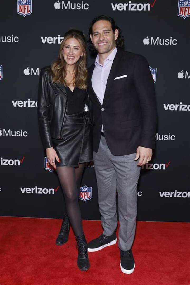 Perry Mattfeld Shameless? Husband, Married, Wikipedia, Measurements Now