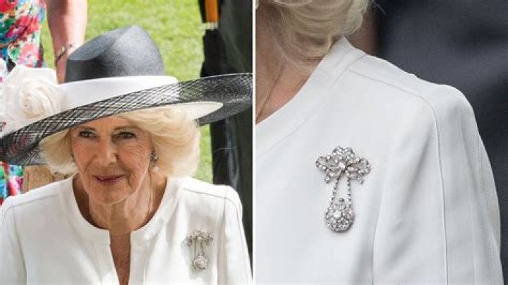 Queen Elizabeth II modeled a brooch given to her by her parents for her 19th birthday