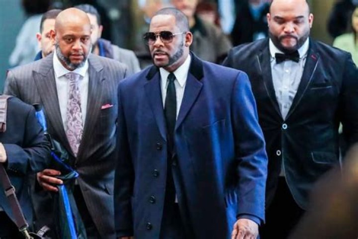 R. Kelly’s Other Girlfriend, Azriel Clary, Posts New Stunning Pictures, Defends Him Against Critics Amid Joycelyn Savage Drama