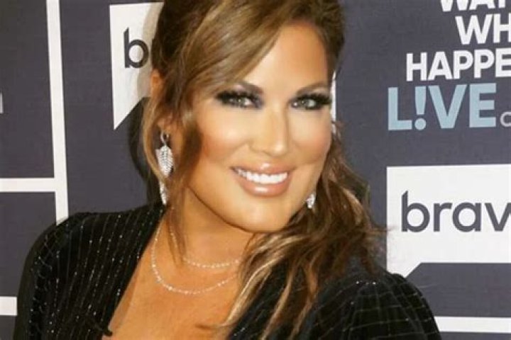 RHOC – Emily Simpson Rocks Khloe Kardashian’s Good American Jeans While Embracing Her Curves