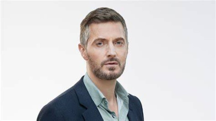 Richard Armitage’s Partners: Does He Have a Girlfriend? Who Is He Married to?