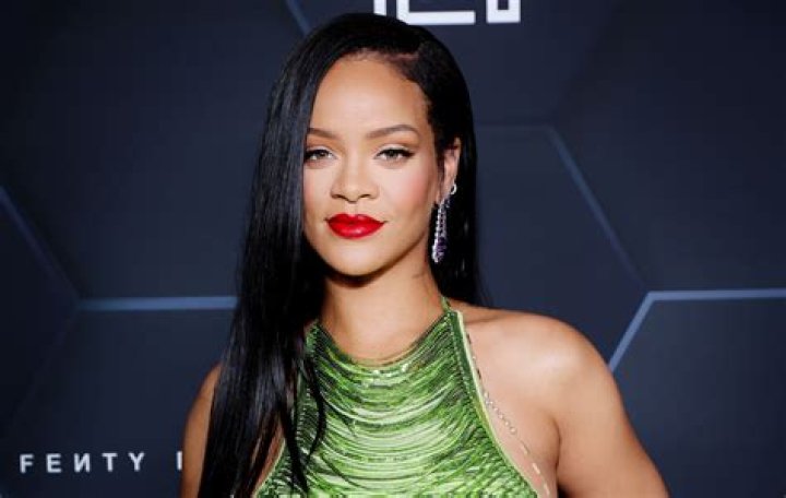 Rihanna showed how she takes care of her skin every day
