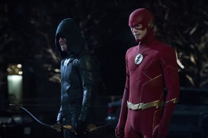 Robbie Amell Teases Return As Firestorm In The Flash Season 2