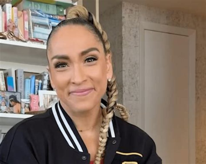 Robin Arzón in Two-Piece Workout Gear Says "Watch Yourself Soar"
