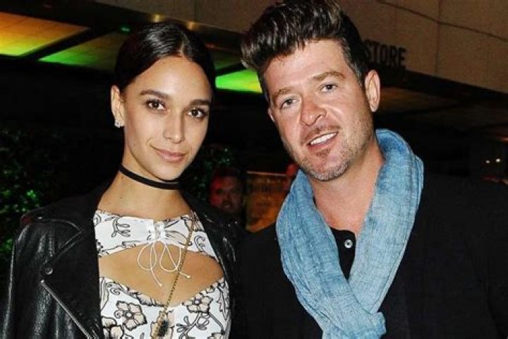 Robin Thicke And His Pregnant Girlfriend April Love Geary Are Engaged – See The Sweet Moment!