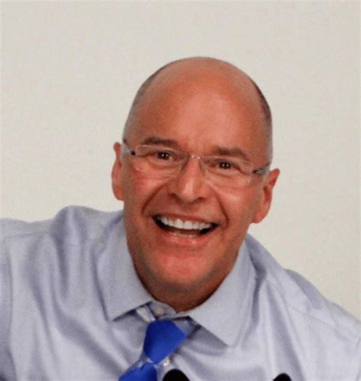 Russell Rhodes FOX 13 Bio, Age, Family, Wife, Salary and Net Worth