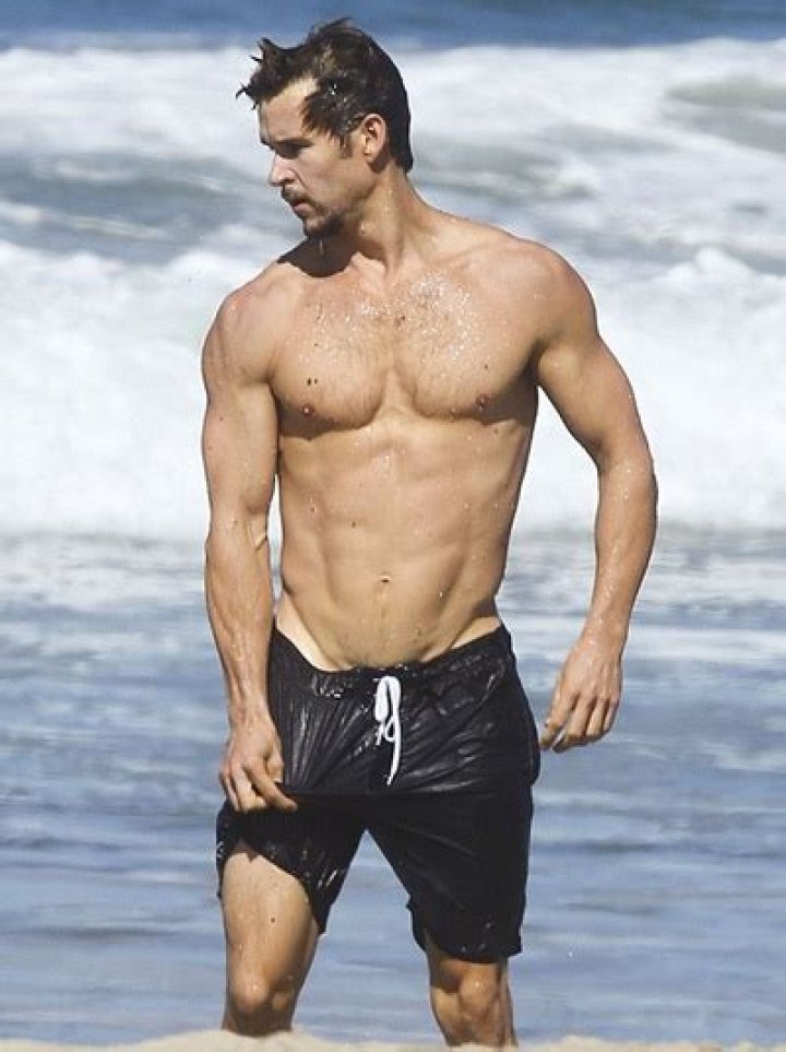 Ryan Kwanten Height Weight Body Measurements Shoe Size Stats Facts