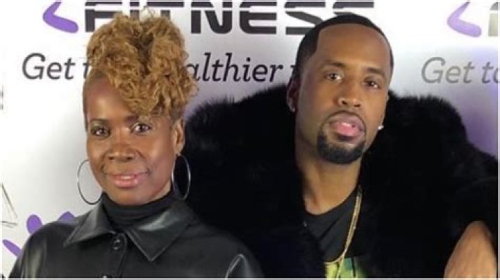 Safaree Has Fans Laughing With This Recent Clip – Check Out What He’s Doing On Stage