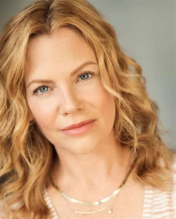 Sarah Jane Morris Bra Size, Age, Weight, Height, Measurements