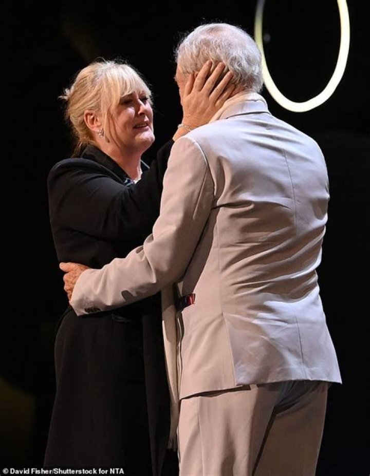 Sarah Lancashire Weight Gain: Figuring out The Subtle Differences in Sarah's Appearance!