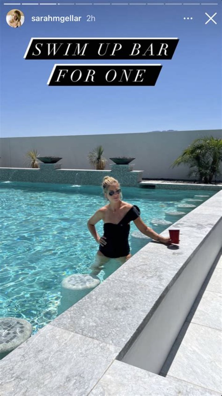 Sarah Michelle Gellar in Bathing Suit Has "Pool Day" — Celebwell