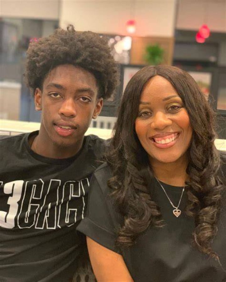 Siohvaughn Funches Bio, Age, Family, Education, Net worth, Twitter
