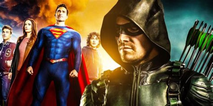 Stephen Amell Leaving Arrow? The Next Arrowverse Crossover Could Set Up Life Without Oliver Queen