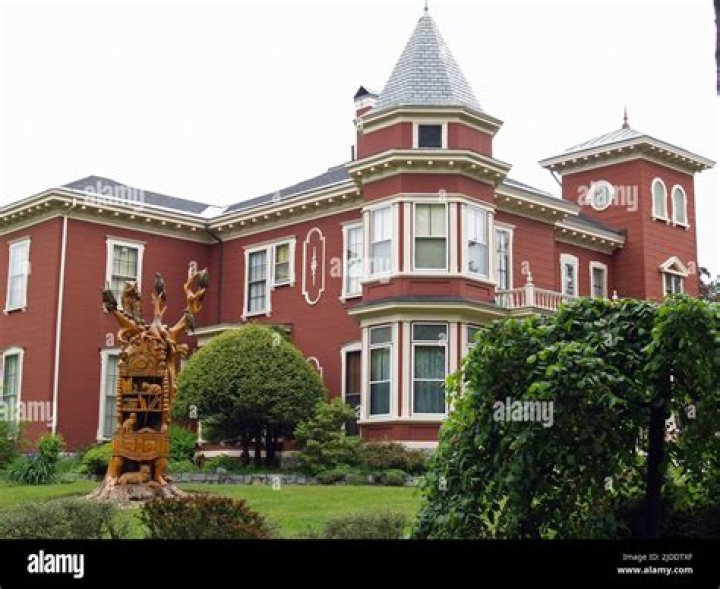 Stephen King’s House In Maine To Become Museum And Writers’ Retreat