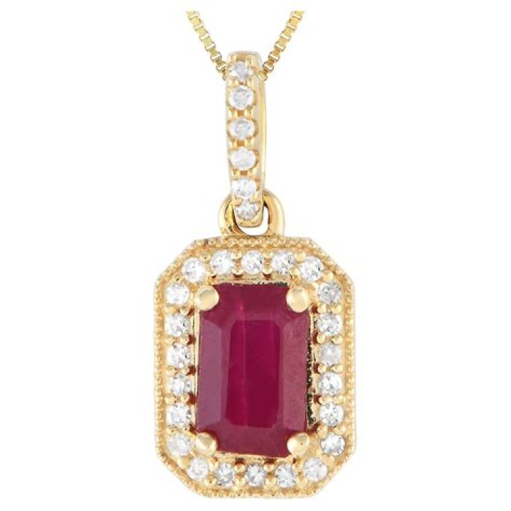 T.I. Hides Tiny Harris’ Birthday Present At The Bottom Of Her Cocktail Glass, A Stunning Diamond And Ruby Necklace!