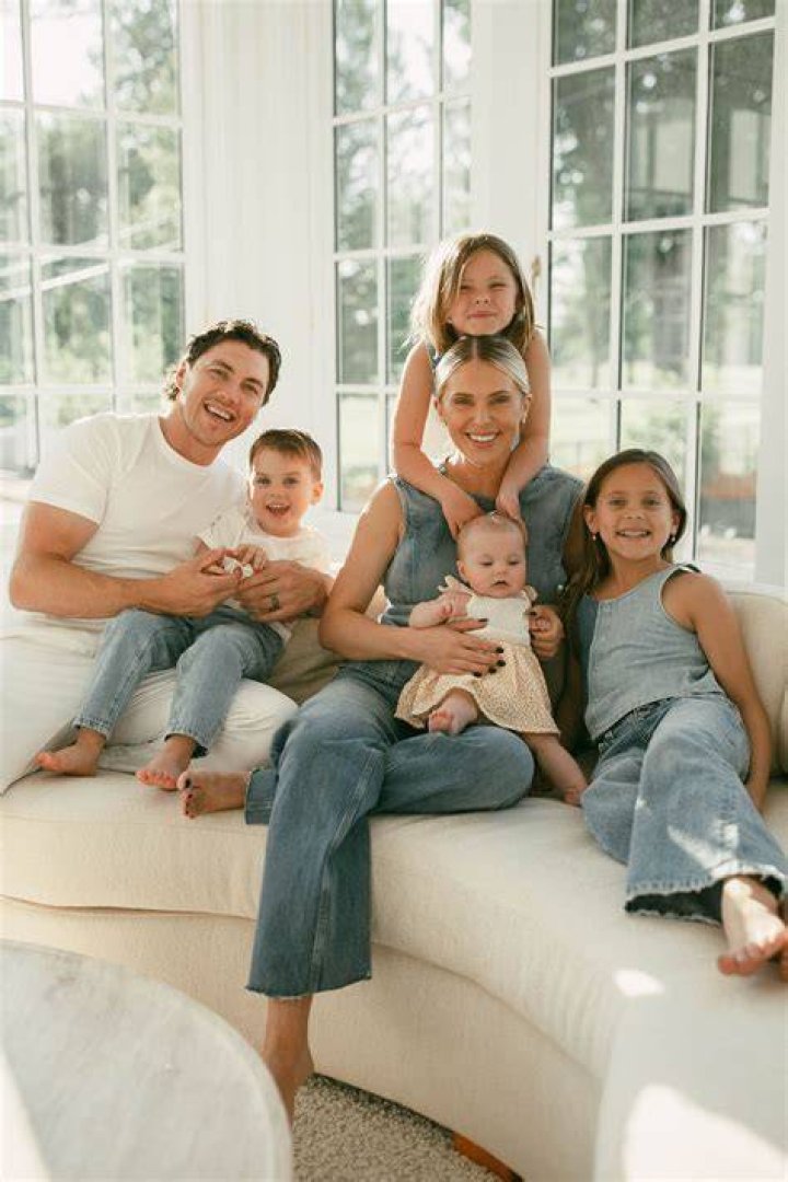 T J Oshie – Bio, Wife, Dad, Girlfriend, Daughter, Family, Age, Salary