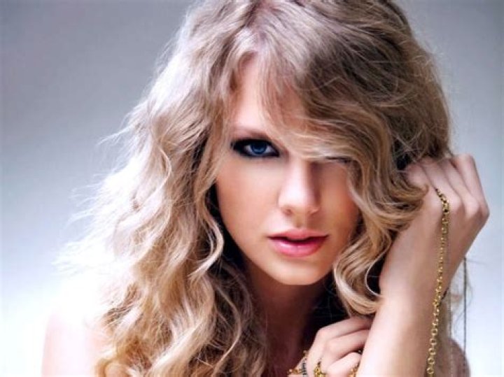 Taylor Swift Fans Come For Kellyanne Conway After Conway Criticizes Taylor’s Political Remarks At The VMAs
