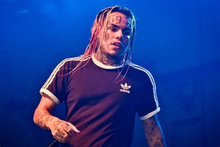 Tekashi 69’s Lawyer Reportedly Tries To Get Him Out On Bail – He Offers The Judge $1.5 Million