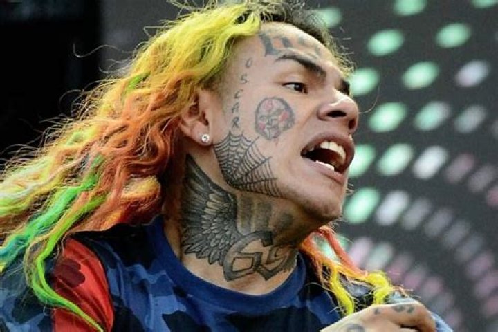Tekashi 6ix9ine Blasts Cardi B – References Her Drugging And Robbing Scandal On IG