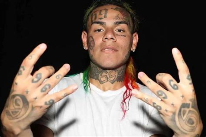 Tekashi 6ix9ine Jokes That He’s Surprised He Hasn’t Been Killed Yet