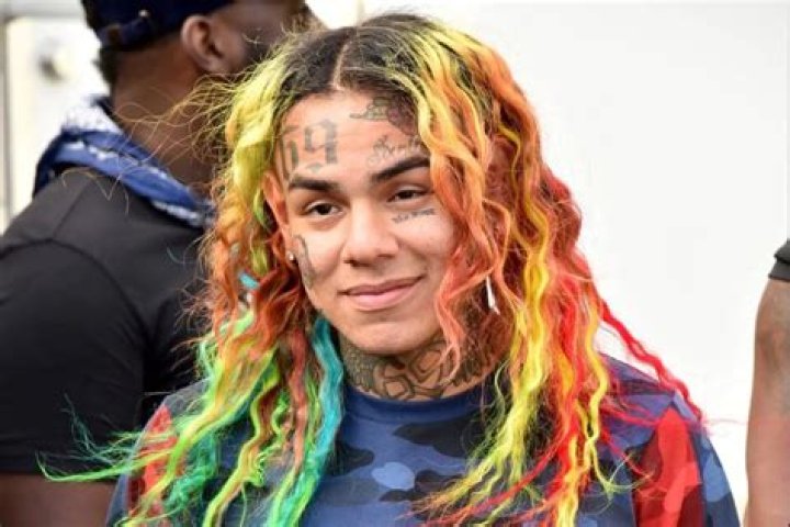 Tekashi 6ix9ine Parties On A Boat With Models While Participating In A Screaming Match With Another Man