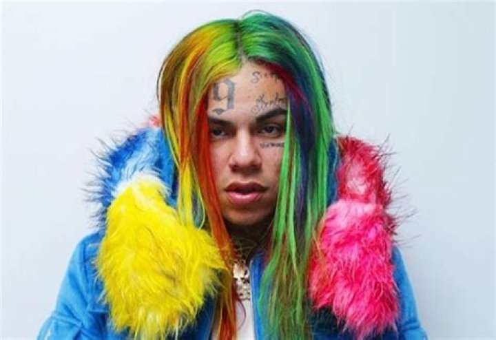 Tekashi 6ix9ine Trashes Meek Mill On IG Following Nicki Minaj Collaboration – Says Nicki ‘Put Him On’