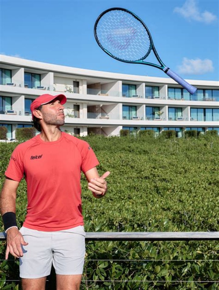 Tennis player Santiago González height and weight