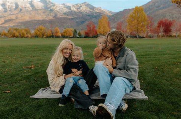 The Beeston Family Youtube, Net Worth, House, Twins, Age, Instagram, TikTok, Job