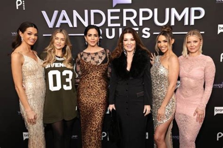 The Cast Of ‘Vanderpump Rules’ Thinks Lindsay Lohan’s Reality Show Sucks — Scheana Marie Explains Why