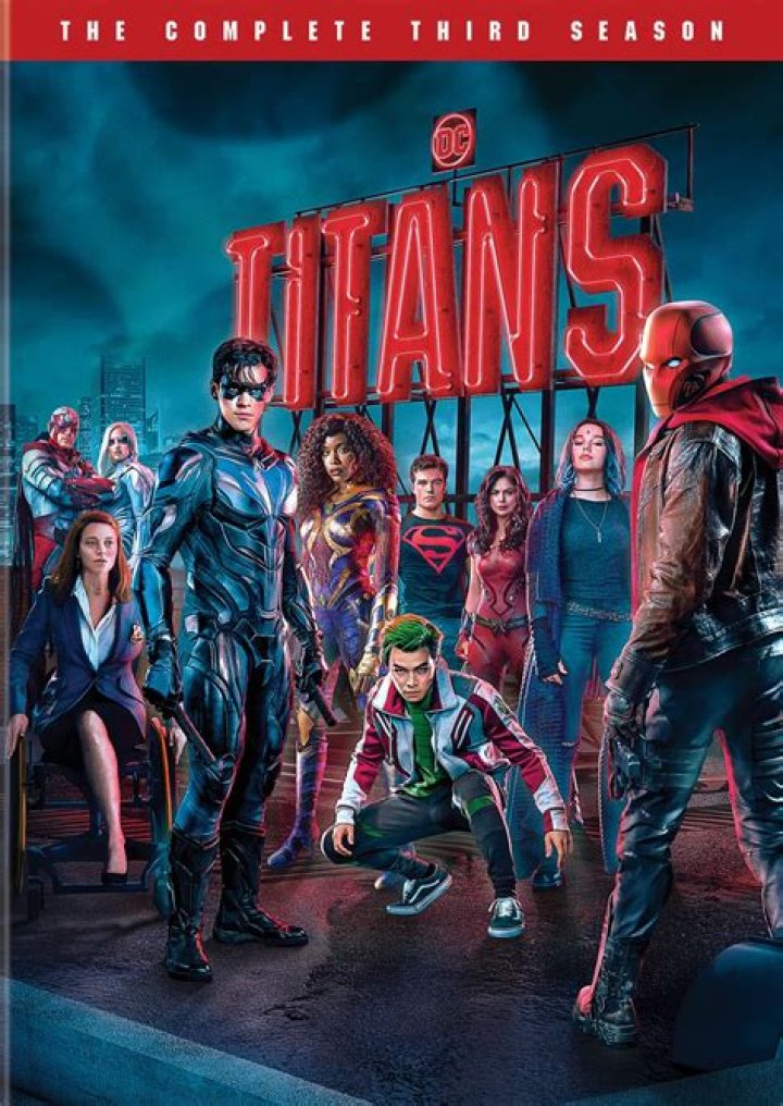 The love between ‘Titans’ co-stars Brenton Thwaites and Anna Diop is palpable in smiley new set photo