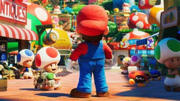 The suspiciously flat butt of Chris Pratt’s Mario finds support from an unlikely ally