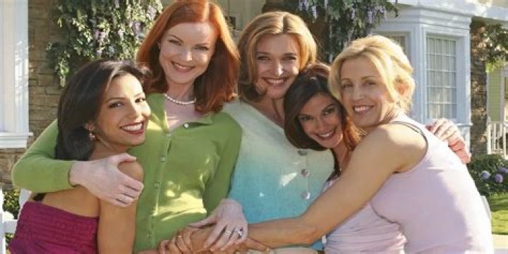 This ‘Arrow’ And ‘Desperate Housewives’ Star Refuses To Kiss Actresses On Screen