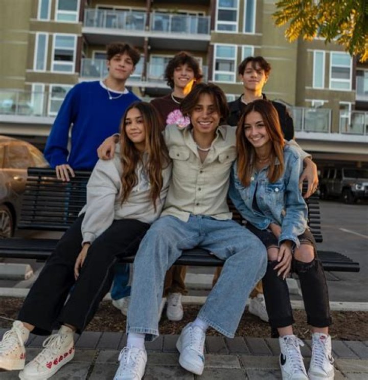 TikTok Star Ava Majury Wiki, Boyfriend, Father, Age, Height & Net Worth