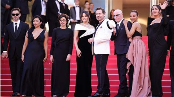 Tom Cruise’s ‘Top Gun: Maverick’ accepts a five-minute standing ovation at Cannes