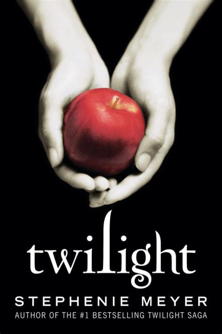 Twilight Scribe Stephenie Meyer To Produce YA Romance Anna Dressed In Blood