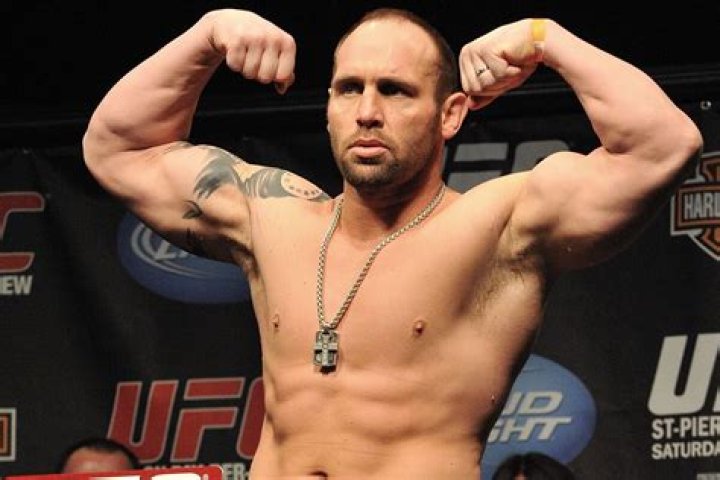 UFC’s Shane Carwin Injures Knee, Still Fighting Roy Nelson In December