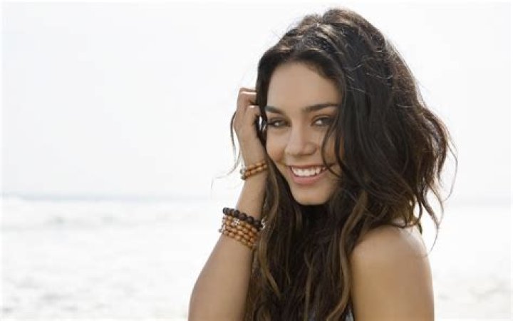 Vanessa Hudgens Biography - Facts, Childhood, Family Life & Achievements