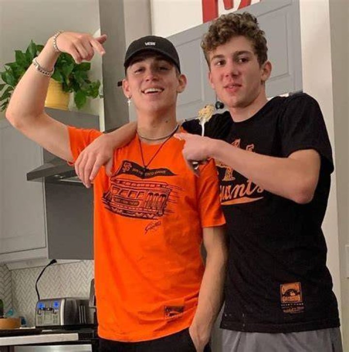 Vinnie Bennett Age, Wiki, Biography, Height, Girlfriend, Instagram