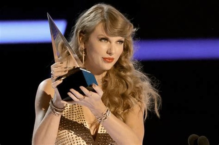 Wendy Williams Disses Taylor Swift After Winning The ‘Artist Of The Decade’ Award At The AMAs – Says ‘Taste Has Cheapened!’