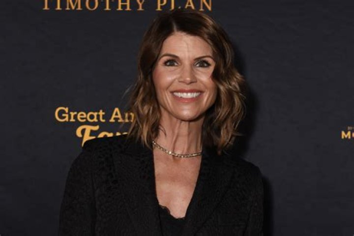 Wendy Williams Drags ‘Privileged’ And ‘Stupid’ Olivia Jade For Returning To Her YouTube Channel Months After Mom Lori Loughlin’s College Entrance Scandal