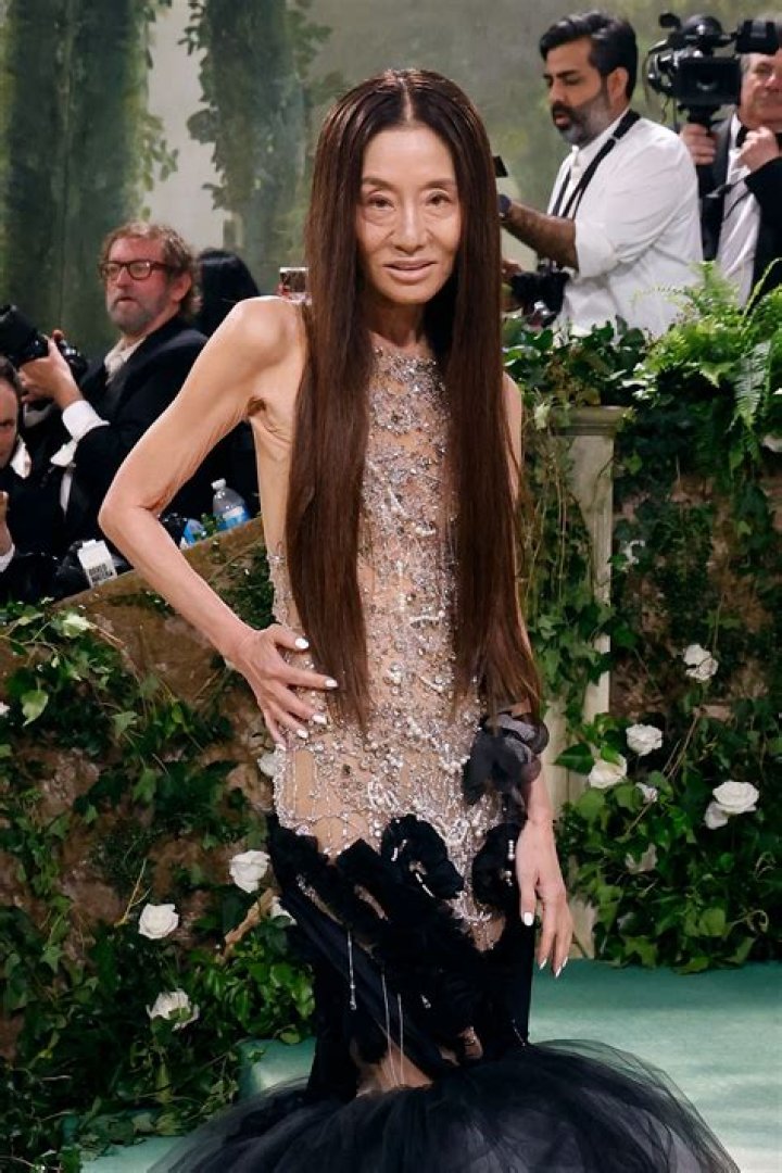 Wendy Williams Raves About 70-Year-Old Vera Wang Showing Off Her Incredible Abs And Youthful Looks!