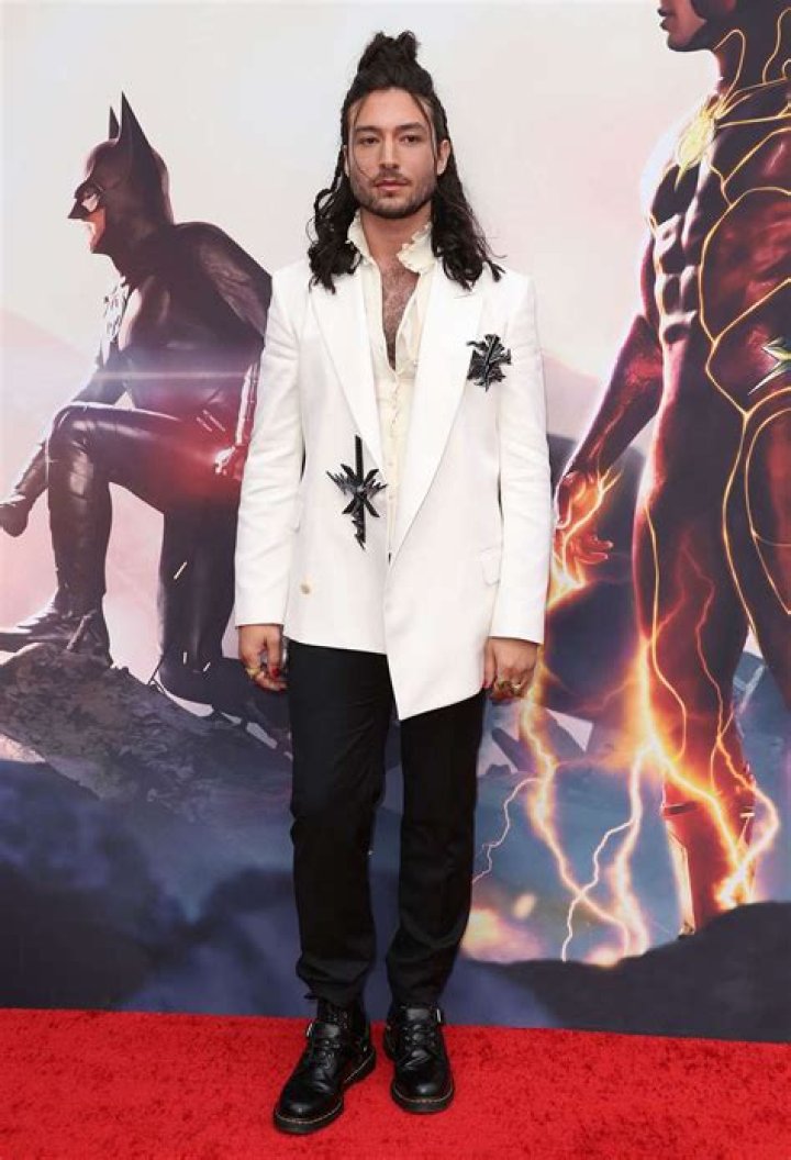 What are Ezra Miller’s pronouns? Is Ezra Miller a they? 