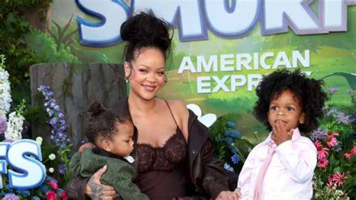 What are Rihanna fans called? – Celebrity