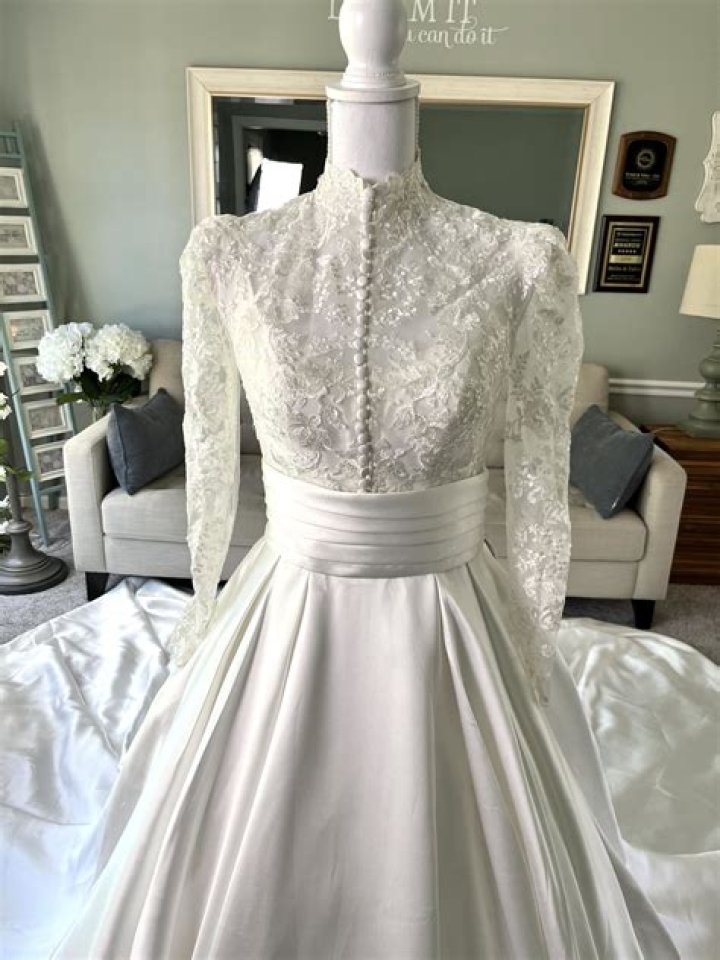 What did Serena Williams wedding dress cost? How many wedding dresses did Serena Williams have?
