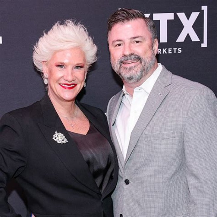 What Does Anne Burrell’S Husband Do? – Celebrity