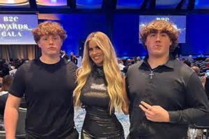 What episode does Kim and Jack date? – Celebrity