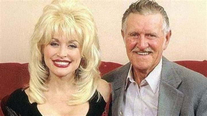 What happened to Dolly Parton's father?