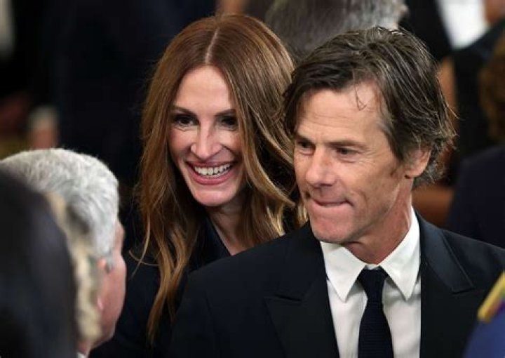 What happened to Julia Roberts mother?